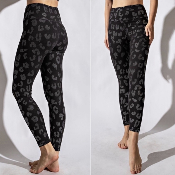 Black High Waisted Leggings w/a Beautiful Shiny Silver Leopard Print - Picture 3 of 6